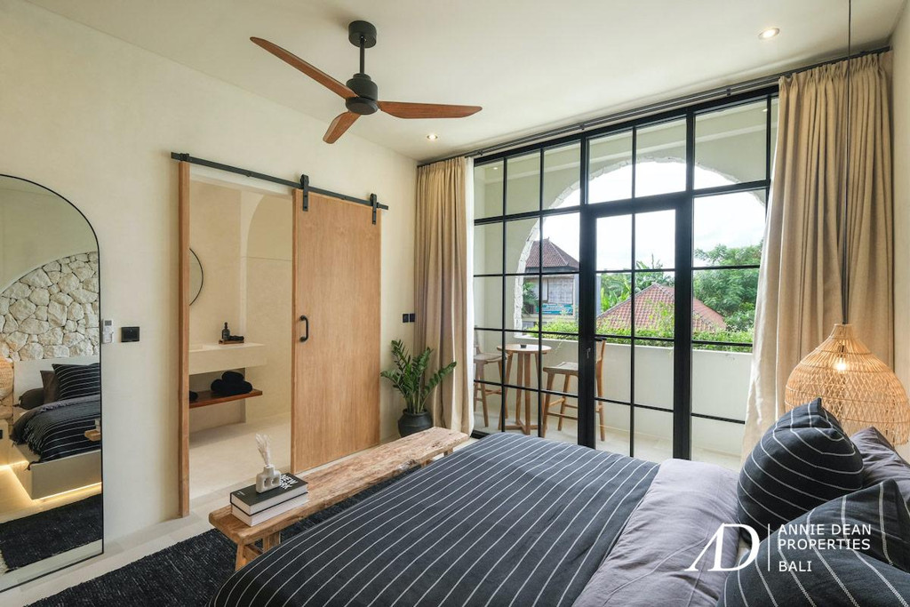 FREEHOLD | MEDITERRANEAN-STYLE 2-BEDROOM VILLA - PERERENAN