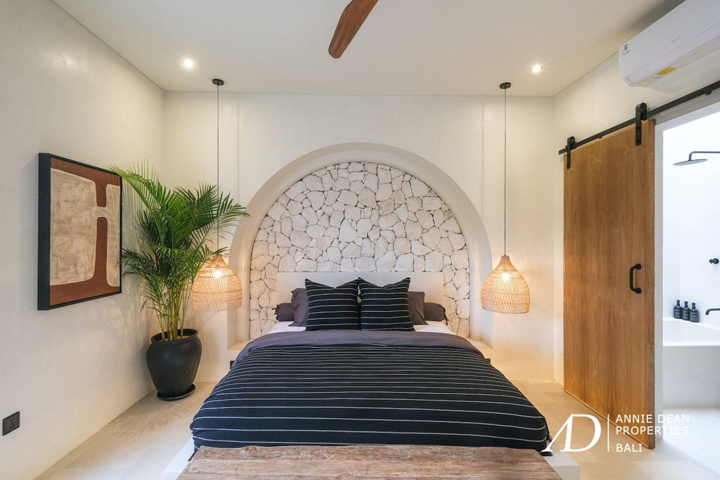 FREEHOLD | MEDITERRANEAN-STYLE 2-BEDROOM VILLA - PERERENAN