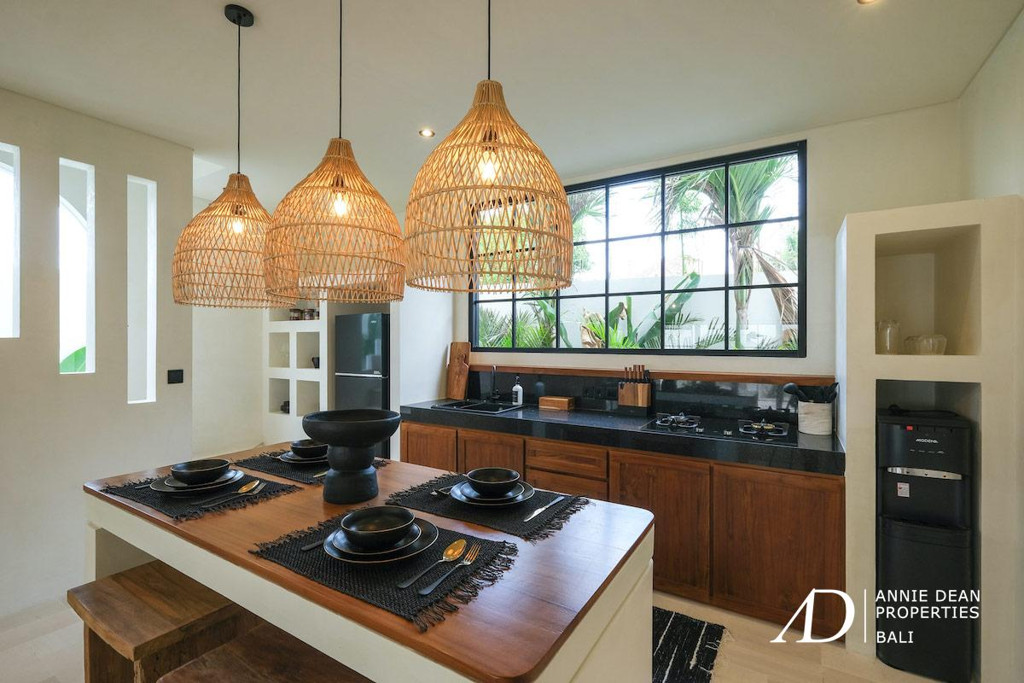 FREEHOLD | MEDITERRANEAN-STYLE 2-BEDROOM VILLA - PERERENAN