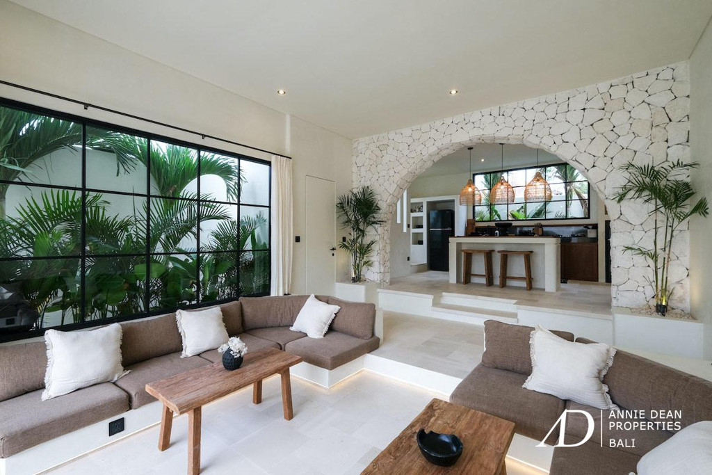 FREEHOLD | MEDITERRANEAN-STYLE 2-BEDROOM VILLA - PERERENAN