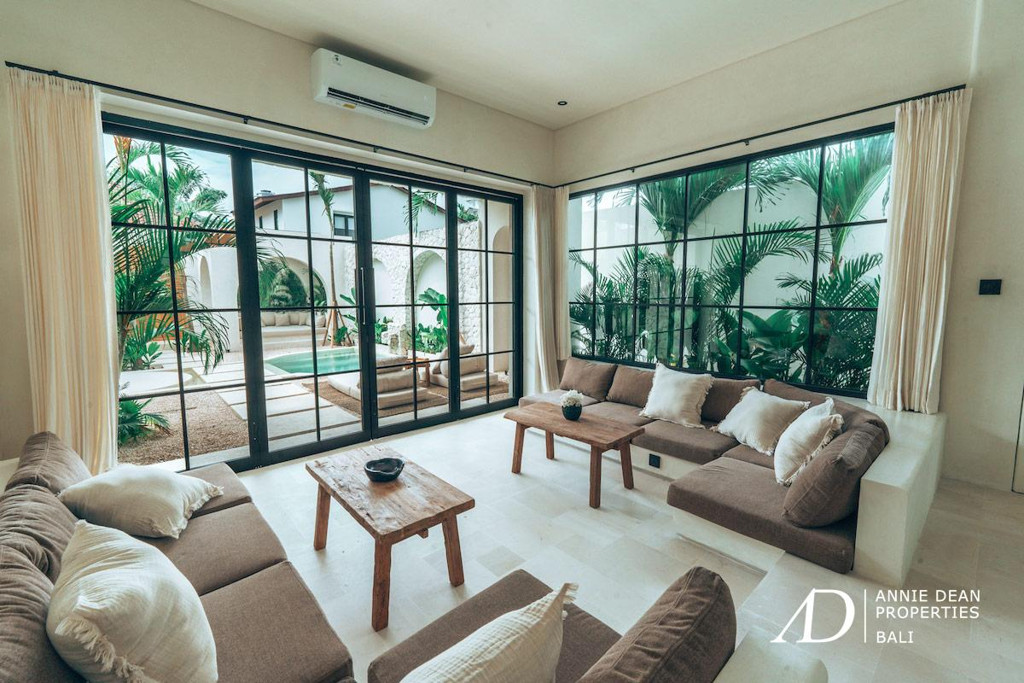 FREEHOLD | MEDITERRANEAN-STYLE 2-BEDROOM VILLA - PERERENAN