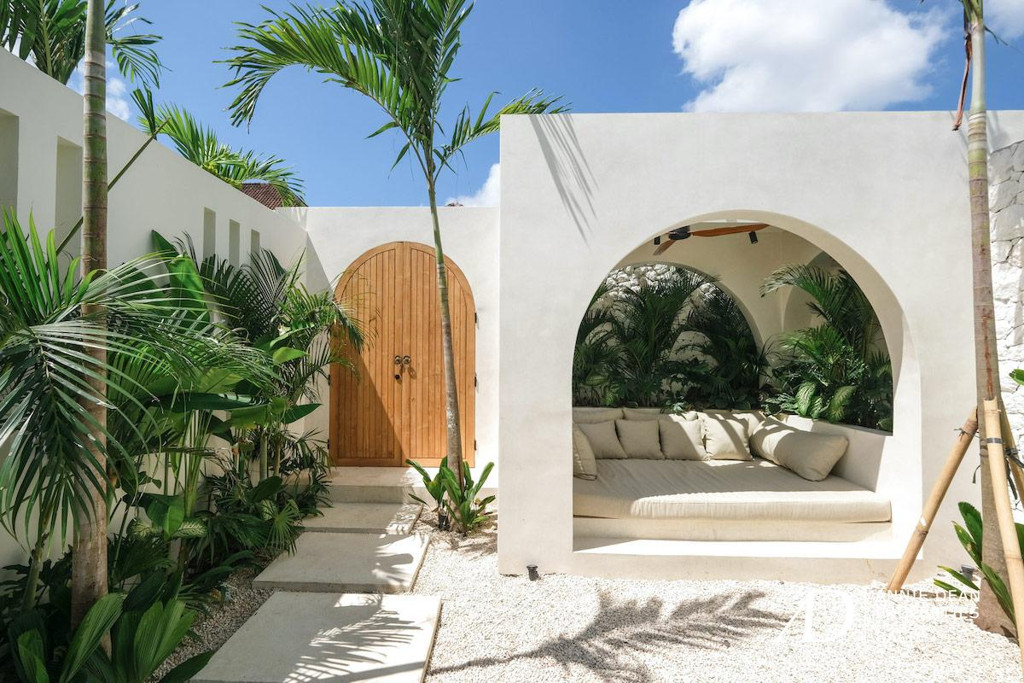 FREEHOLD | MEDITERRANEAN-STYLE 2-BEDROOM VILLA - PERERENAN