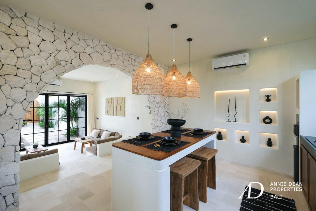 FREEHOLD | MEDITERRANEAN-STYLE 2-BEDROOM VILLA - PERERENAN