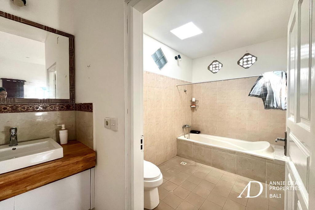 YEARLY RENTAL | SINGLE LEVEL 2-BEDROOM NEAR SUNSET ROAD