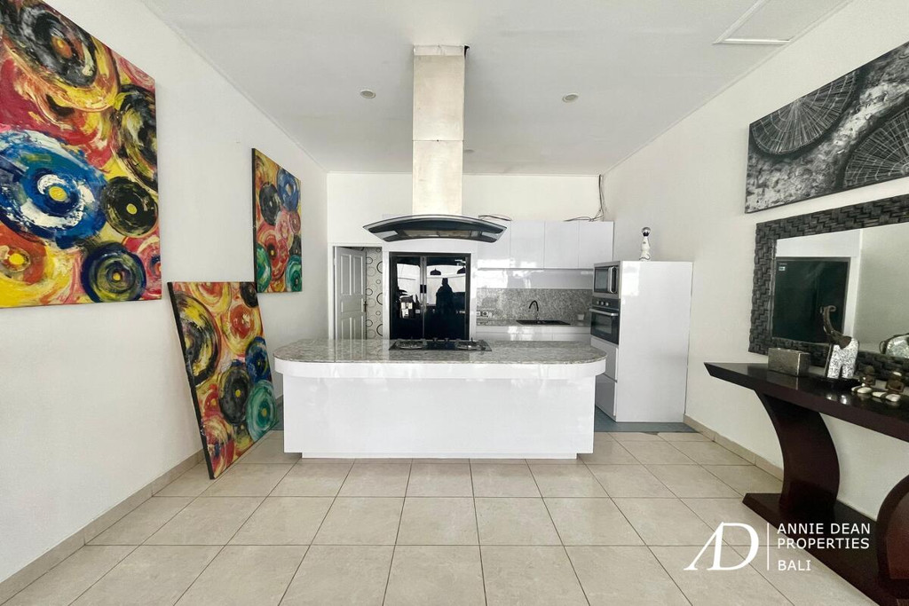 YEARLY RENTAL | SINGLE LEVEL 2-BEDROOM NEAR SUNSET ROAD