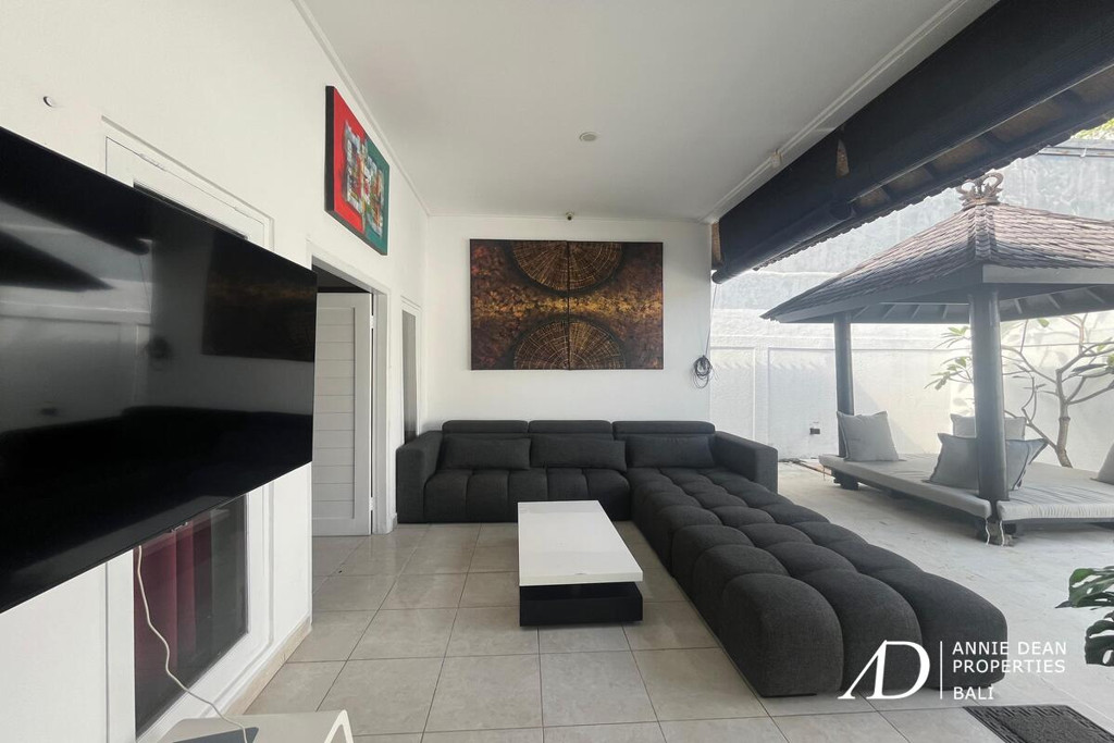 YEARLY RENTAL | SINGLE LEVEL 2-BEDROOM NEAR SUNSET ROAD