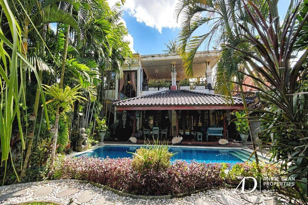 FREEHOLD | BALINESE-STYLE VILLA IN CENTRAL SEMINYAK