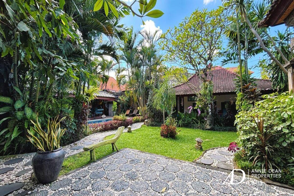 FREEHOLD | BALINESE-STYLE VILLA IN CENTRAL SEMINYAK