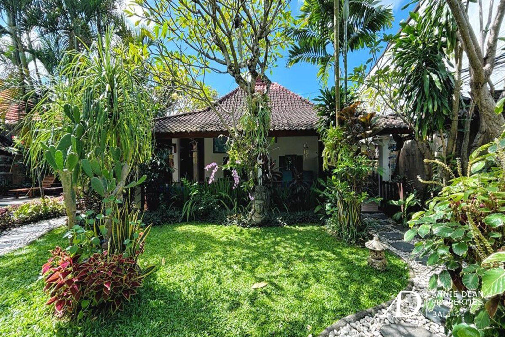 FREEHOLD | BALINESE-STYLE VILLA IN CENTRAL SEMINYAK