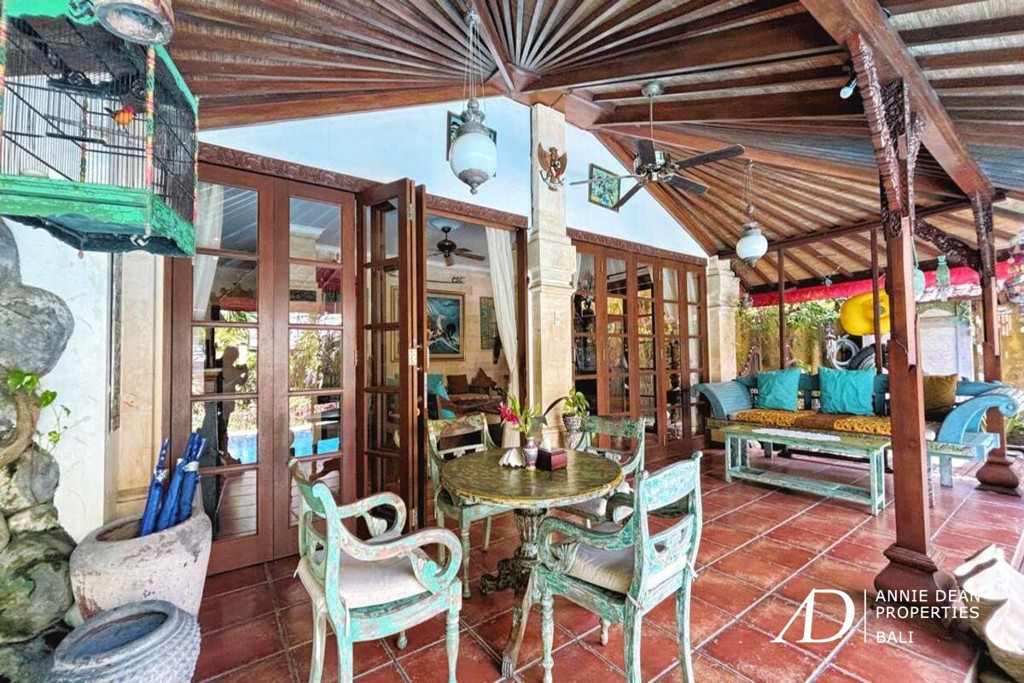 FREEHOLD | BALINESE-STYLE VILLA IN CENTRAL SEMINYAK