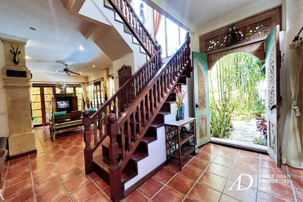 FREEHOLD | BALINESE-STYLE VILLA IN CENTRAL SEMINYAK