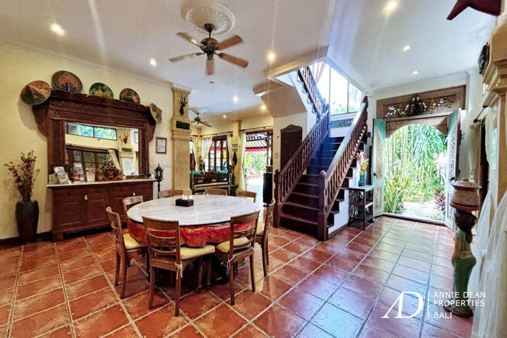 FREEHOLD | BALINESE-STYLE VILLA IN CENTRAL SEMINYAK