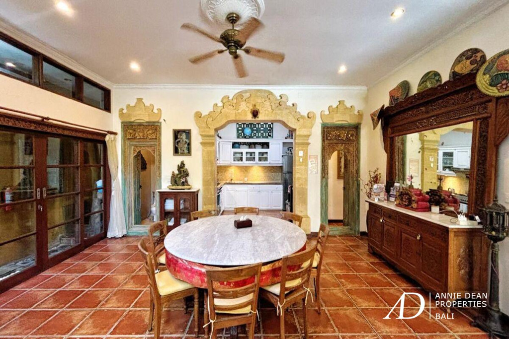 FREEHOLD | BALINESE-STYLE VILLA IN CENTRAL SEMINYAK