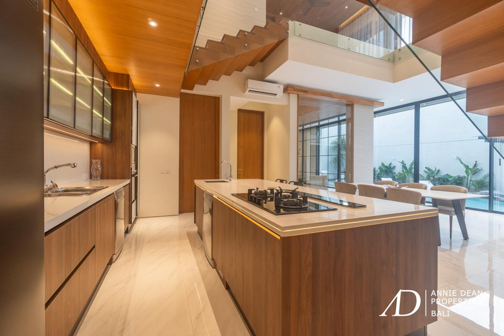 FREEHOLD | NEWLY COMPLETED LUXURY VILLA IN PRESTIGIOUS UMALAS ESTATE