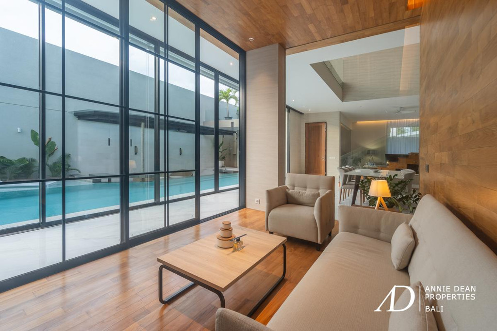 FREEHOLD | NEWLY COMPLETED LUXURY VILLA IN PRESTIGIOUS UMALAS ESTATE