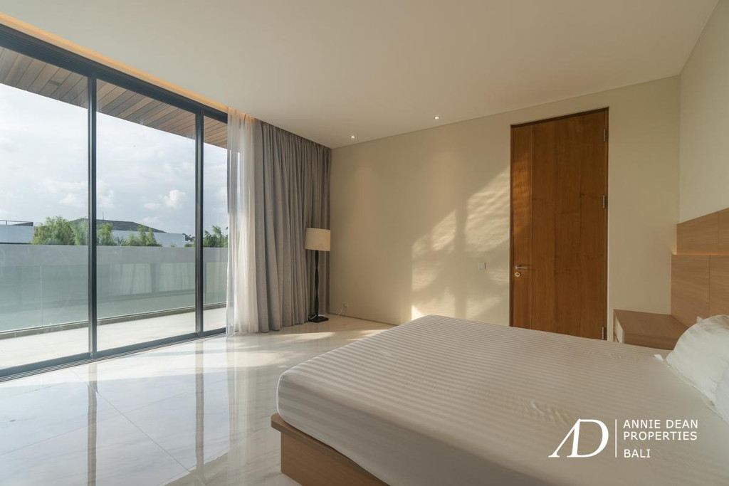 FREEHOLD | NEWLY COMPLETED LUXURY VILLA IN PRESTIGIOUS UMALAS ESTATE