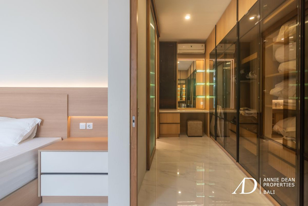 FREEHOLD | NEWLY COMPLETED LUXURY VILLA IN PRESTIGIOUS UMALAS ESTATE