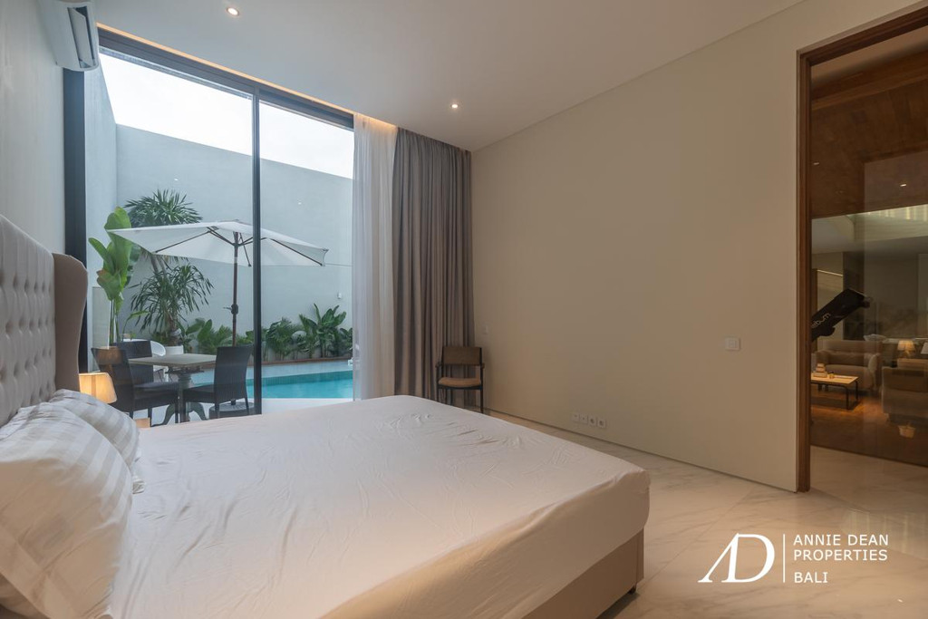 FREEHOLD | NEWLY COMPLETED LUXURY VILLA IN PRESTIGIOUS UMALAS ESTATE