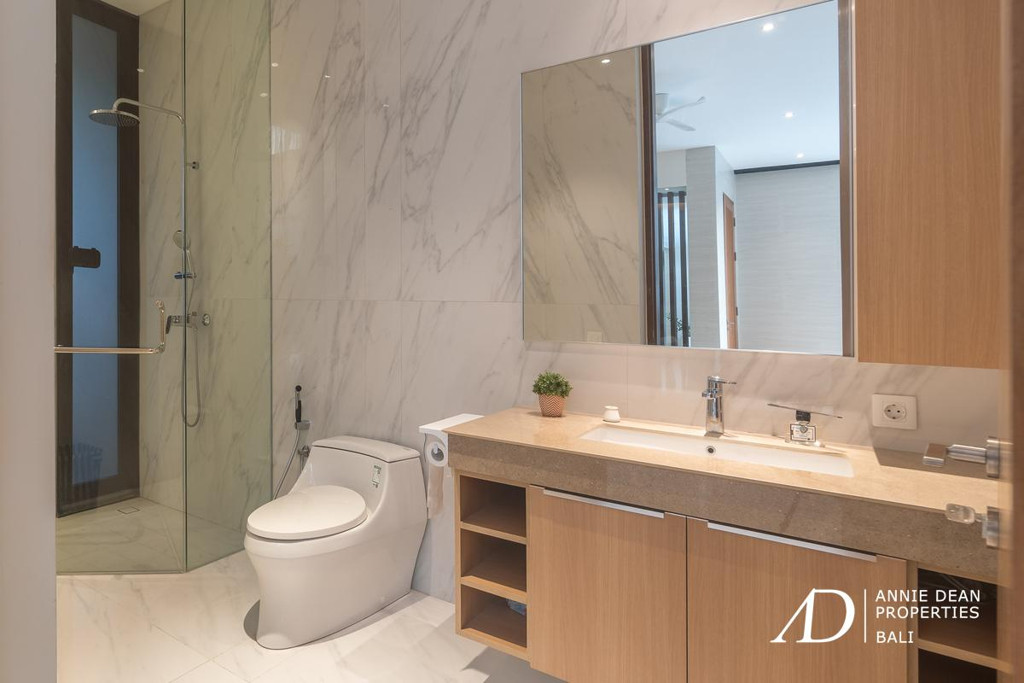 FREEHOLD | NEWLY COMPLETED LUXURY VILLA IN PRESTIGIOUS UMALAS ESTATE