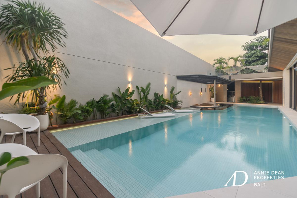 FREEHOLD | NEWLY COMPLETED LUXURY VILLA IN PRESTIGIOUS UMALAS ESTATE