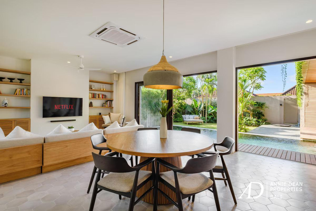 FREEHOLD | MODERN VILLA WITH COMMERCIAL SHOPFRONT IN CENTRAL CANGGU