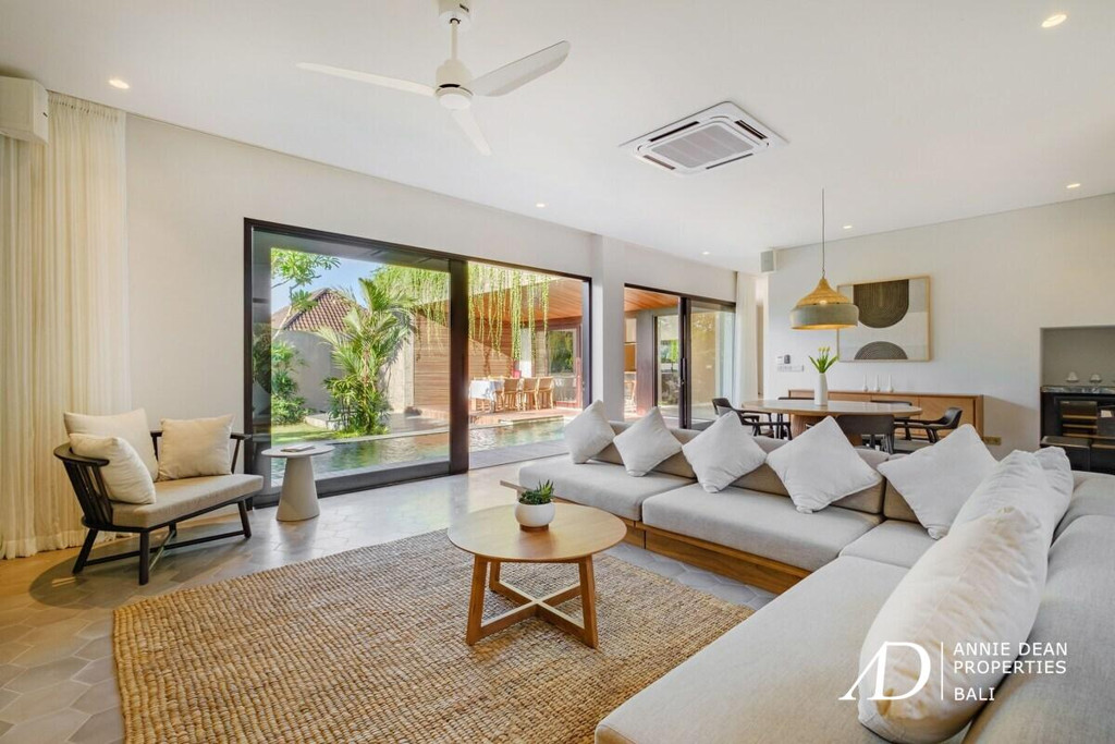 FREEHOLD | MODERN VILLA WITH COMMERCIAL SHOPFRONT IN CENTRAL CANGGU