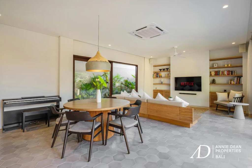 FREEHOLD | MODERN VILLA WITH COMMERCIAL SHOPFRONT IN CENTRAL CANGGU