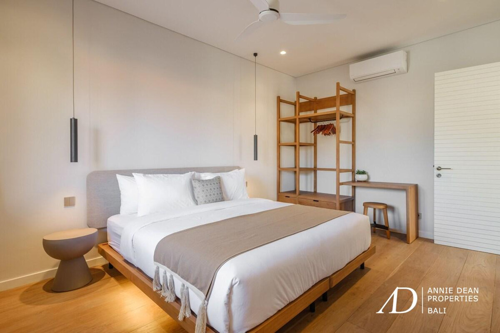 FREEHOLD | MODERN VILLA WITH COMMERCIAL SHOPFRONT IN CENTRAL CANGGU