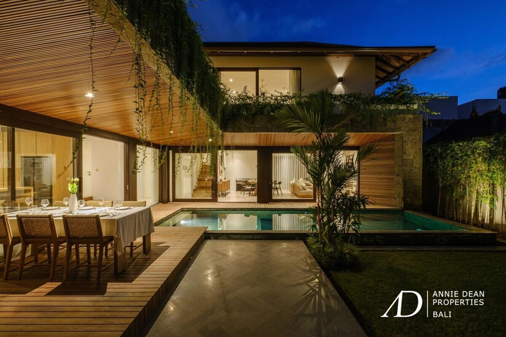 FREEHOLD | MODERN VILLA WITH COMMERCIAL SHOPFRONT IN CENTRAL CANGGU