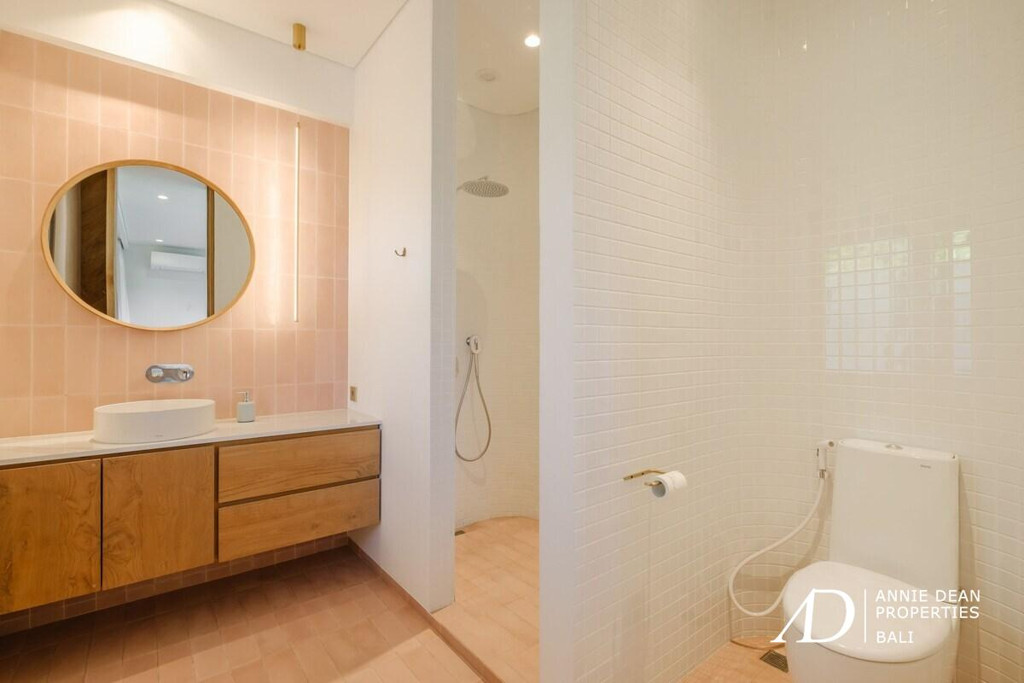 FREEHOLD | MODERN VILLA WITH COMMERCIAL SHOPFRONT IN CENTRAL CANGGU