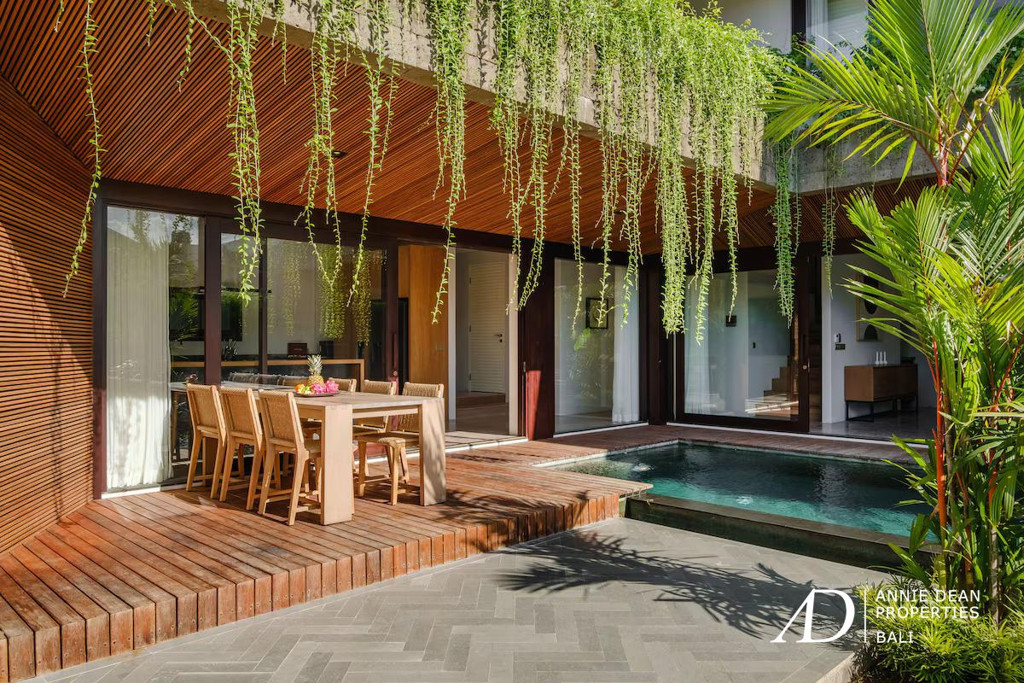 FREEHOLD | MODERN VILLA WITH COMMERCIAL SHOPFRONT IN CENTRAL CANGGU