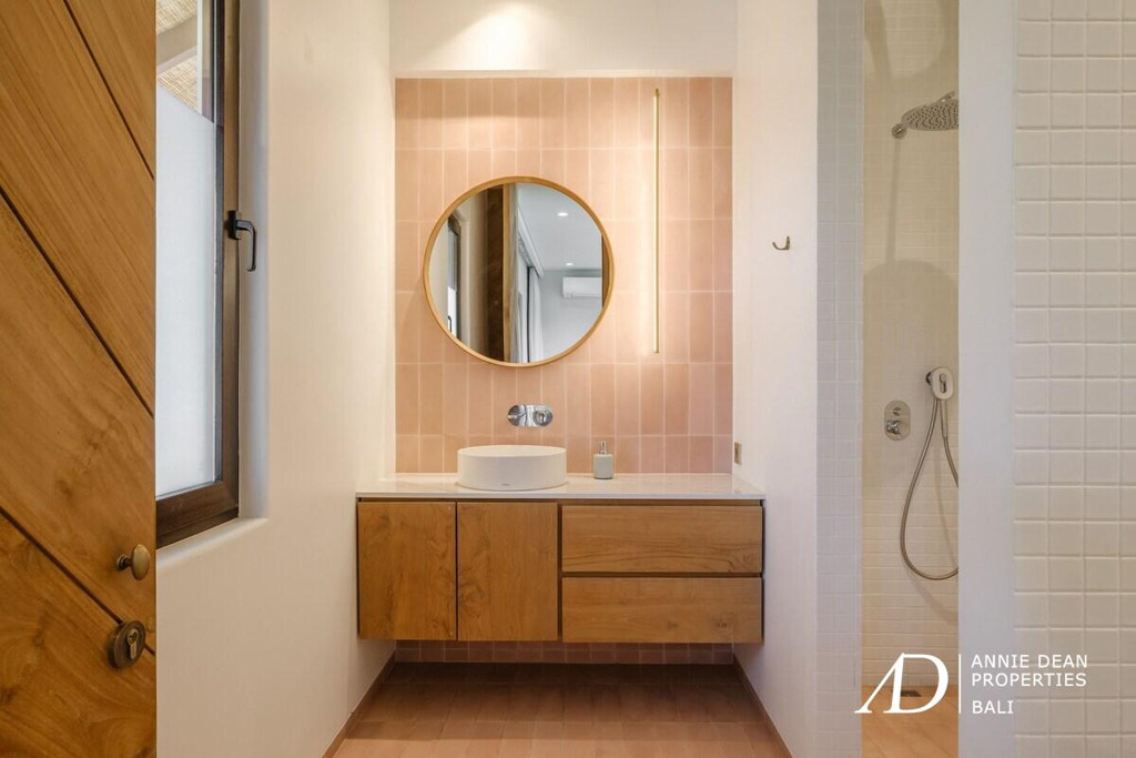 FREEHOLD | MODERN VILLA WITH COMMERCIAL SHOPFRONT IN CENTRAL CANGGU