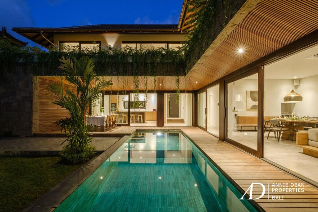 FREEHOLD | MODERN VILLA WITH COMMERCIAL SHOPFRONT IN CENTRAL CANGGU