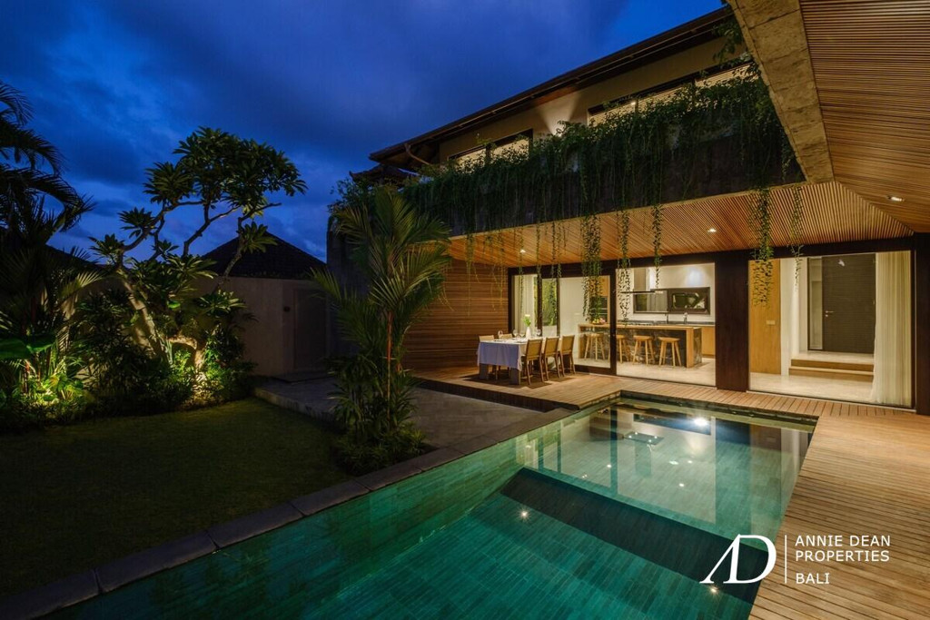 FREEHOLD | MODERN VILLA WITH COMMERCIAL SHOPFRONT IN CENTRAL CANGGU