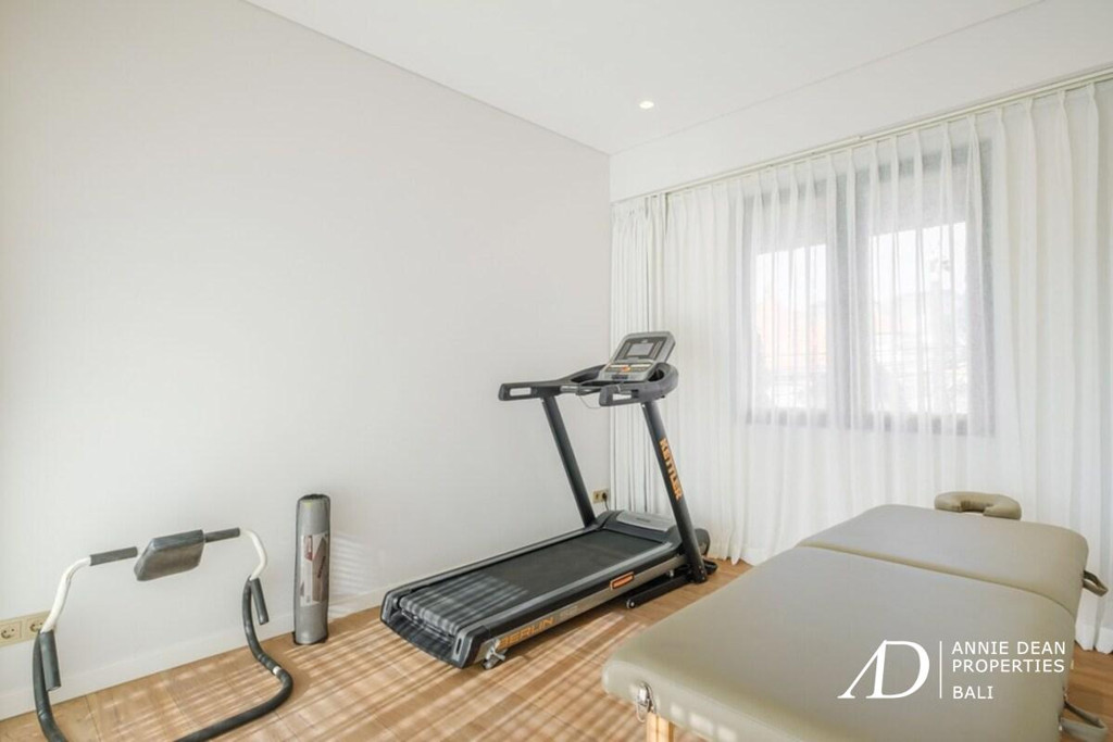 FREEHOLD | MODERN VILLA WITH COMMERCIAL SHOPFRONT IN CENTRAL CANGGU