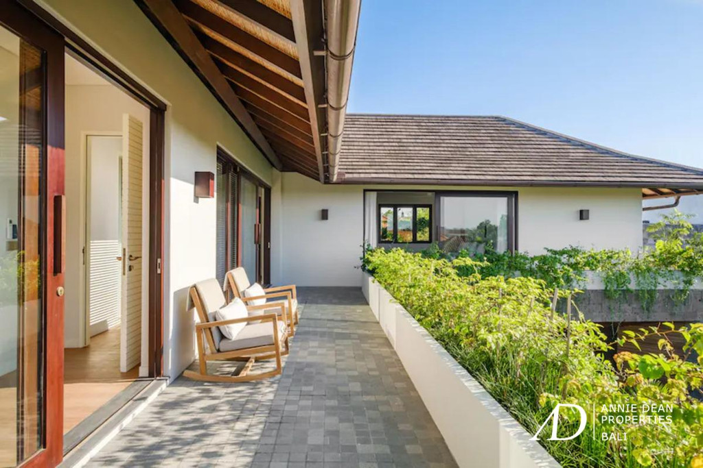 FREEHOLD | MODERN VILLA WITH COMMERCIAL SHOPFRONT IN CENTRAL CANGGU