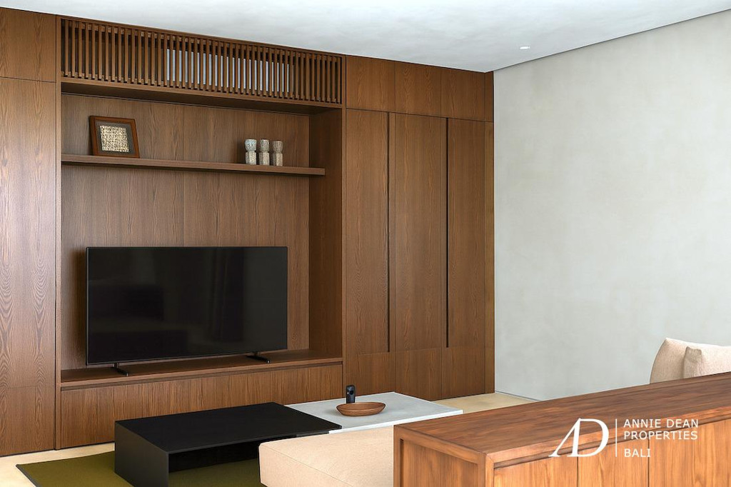 LEASEHOLD | TROPICAL BRUTALIST ARCHITECTURE OFFERS STUNNING RICE FIELD VIEWS