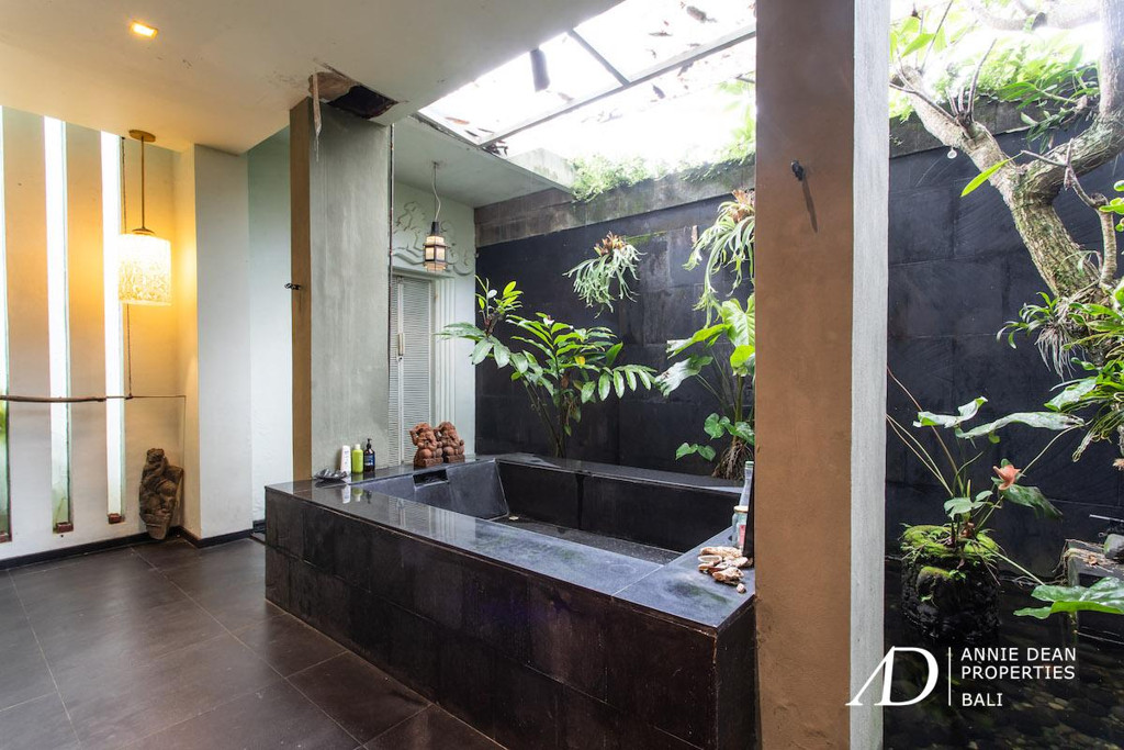 FREEHOLD | PRIME ESTATE WITH DEVELOPMENT LAND NEAR KEDUNGU BEACH