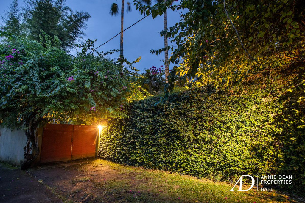 FREEHOLD | PRIME ESTATE WITH DEVELOPMENT LAND NEAR KEDUNGU BEACH