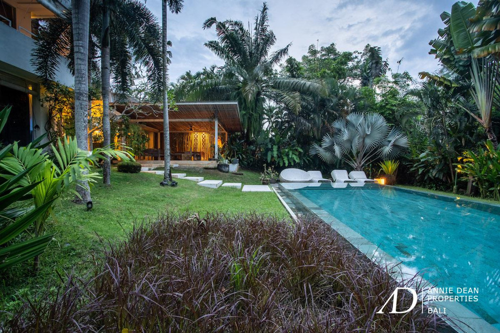 FREEHOLD | PRIME ESTATE WITH DEVELOPMENT LAND NEAR KEDUNGU BEACH