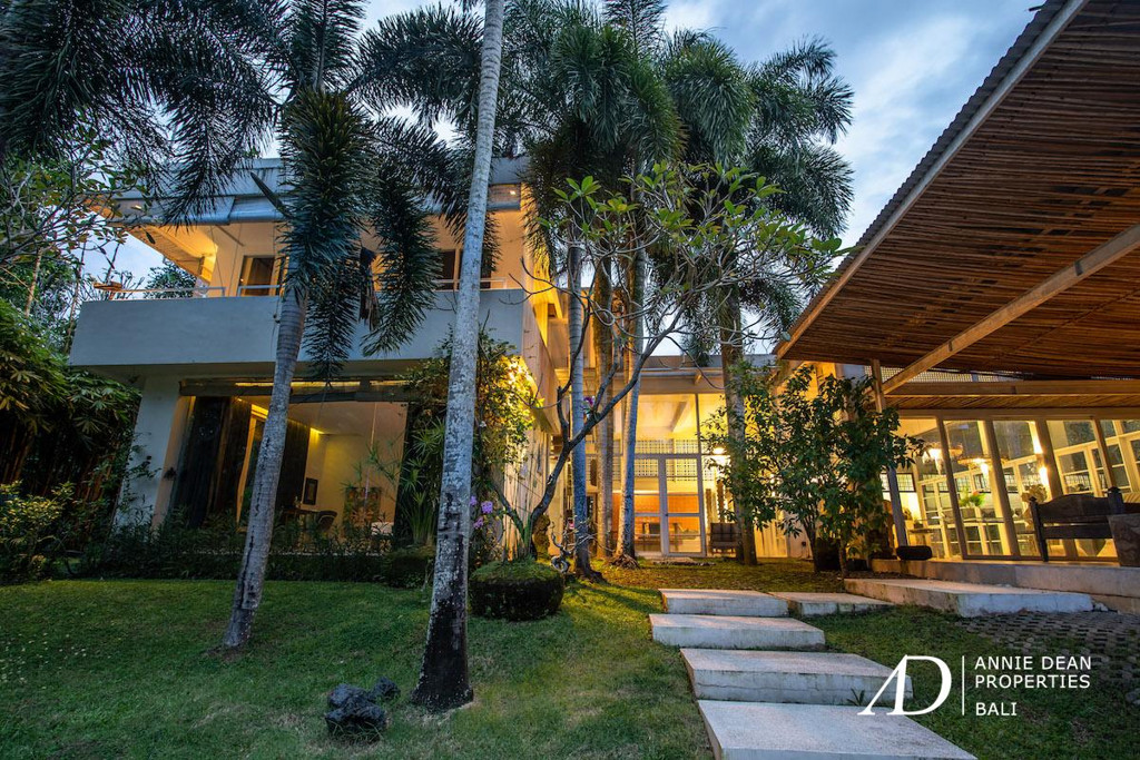 FREEHOLD | PRIME ESTATE WITH DEVELOPMENT LAND NEAR KEDUNGU BEACH