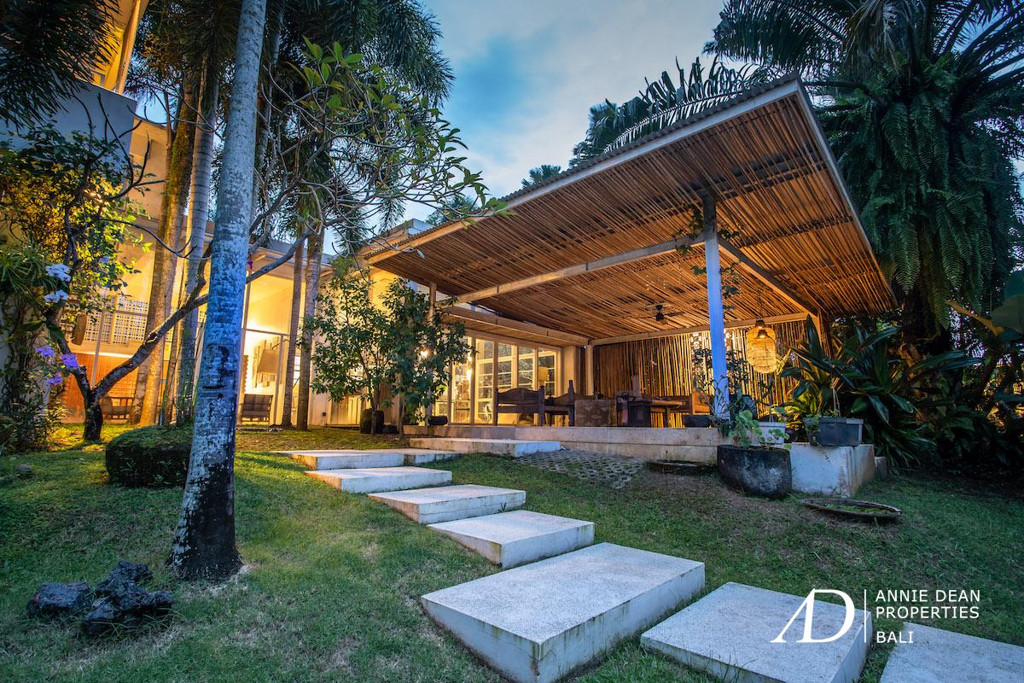 FREEHOLD | PRIME ESTATE WITH DEVELOPMENT LAND NEAR KEDUNGU BEACH