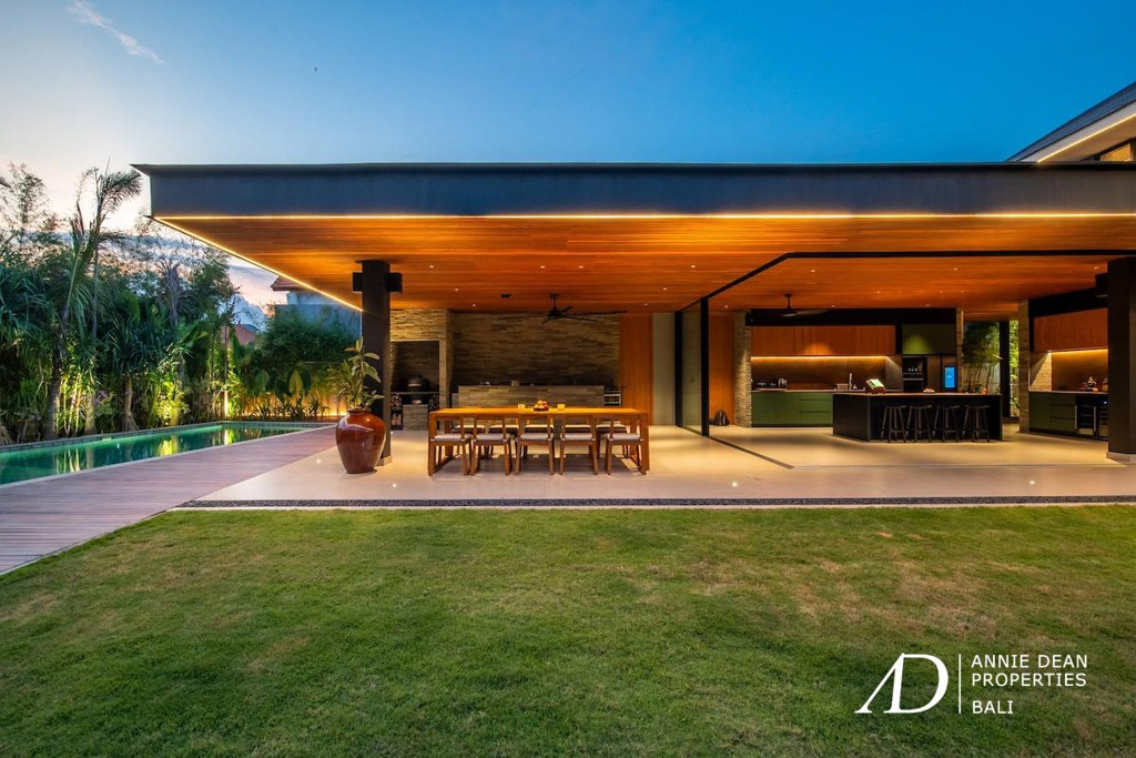 LEASEHOLD | MODERN TROPICAL FAMILY VILLA IN PRIME SANUR