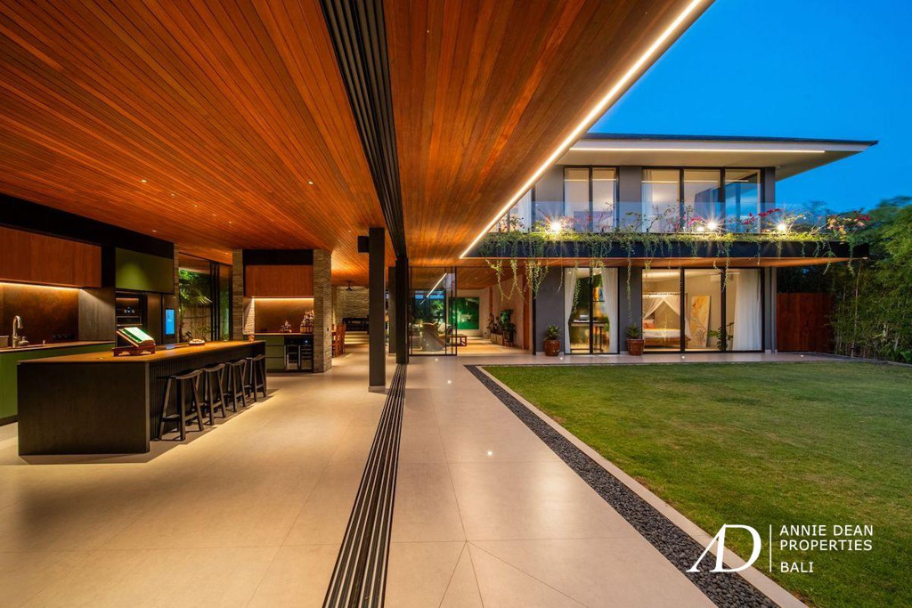 LEASEHOLD | MODERN TROPICAL FAMILY VILLA IN PRIME SANUR