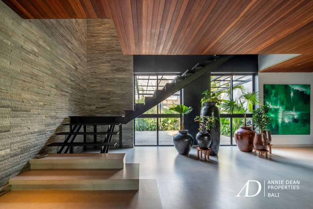 LEASEHOLD | MODERN TROPICAL FAMILY VILLA IN PRIME SANUR