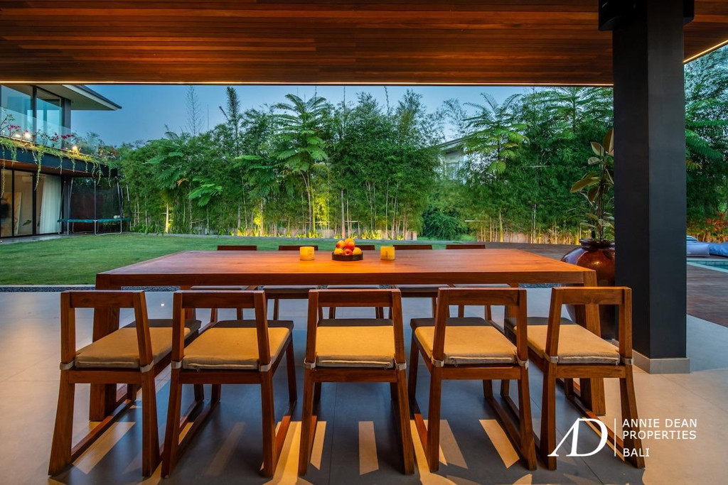 LEASEHOLD | MODERN TROPICAL FAMILY VILLA IN PRIME SANUR