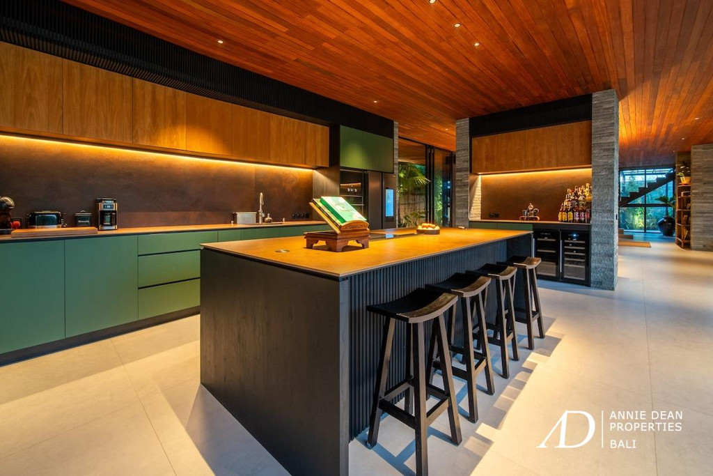 LEASEHOLD | MODERN TROPICAL FAMILY VILLA IN PRIME SANUR