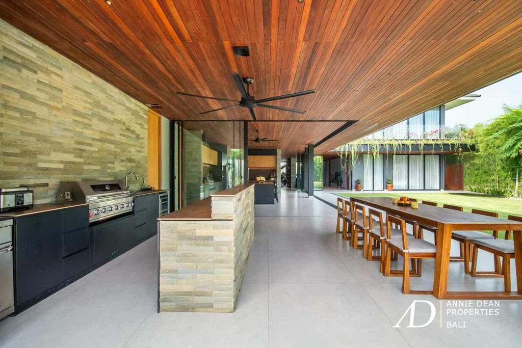 LEASEHOLD | MODERN TROPICAL FAMILY VILLA IN PRIME SANUR