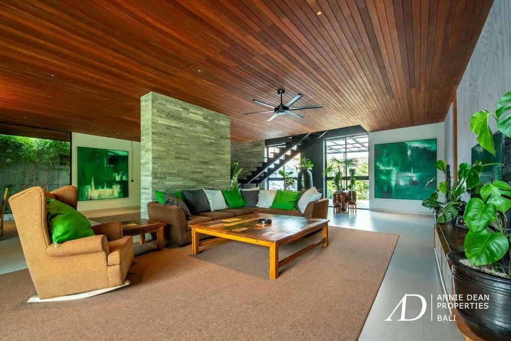LEASEHOLD | MODERN TROPICAL FAMILY VILLA IN PRIME SANUR