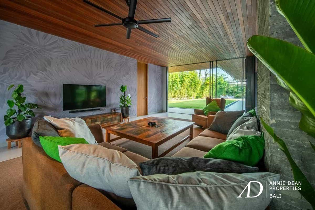 LEASEHOLD | MODERN TROPICAL FAMILY VILLA IN PRIME SANUR